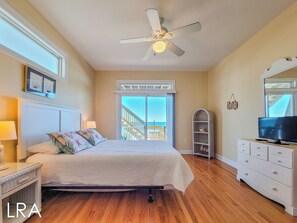 5 bedrooms, iron/ironing board, internet, bed sheets - Lucky Enough – Pets Welcome, Ocean Views Included (Surf City)