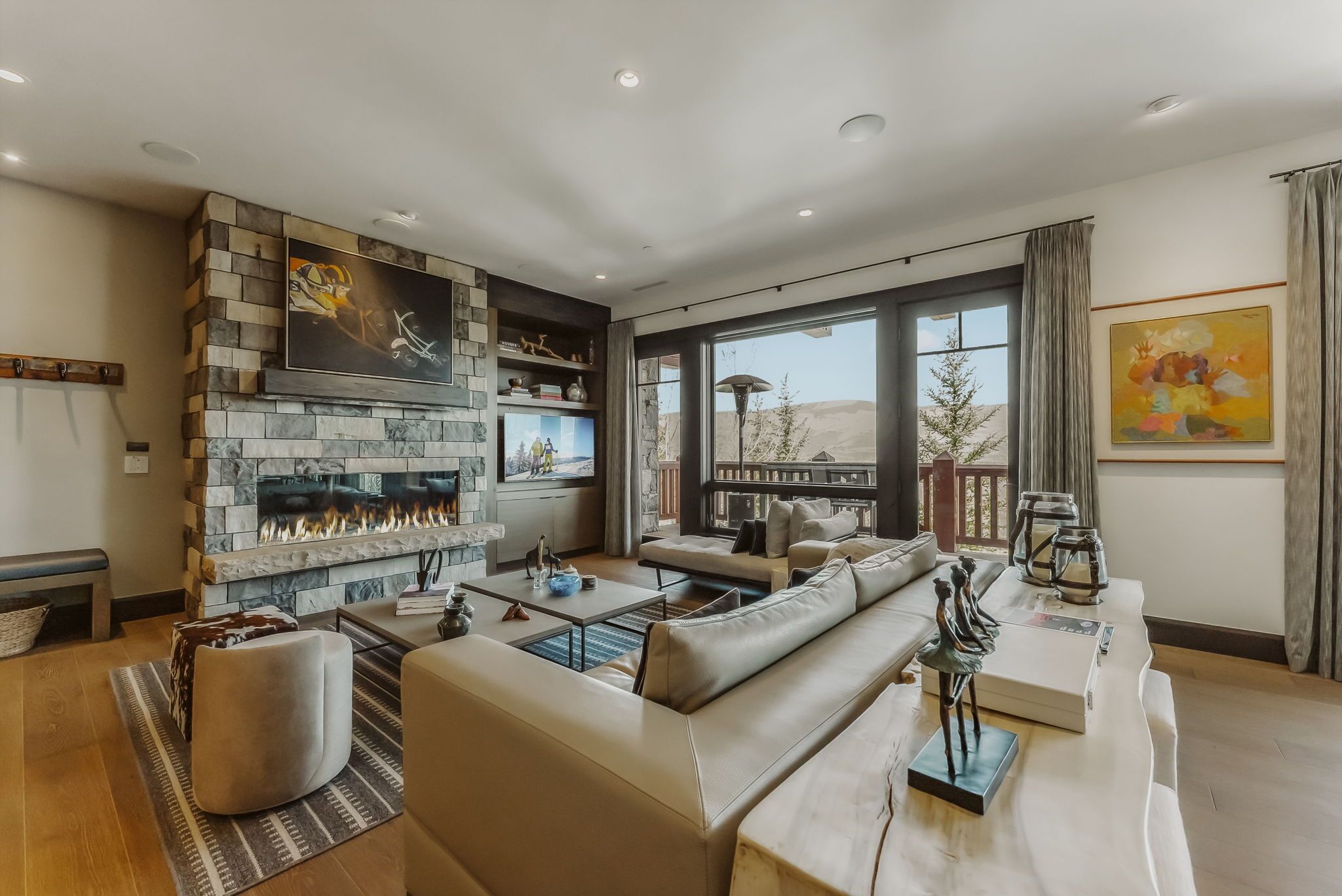 Smart-tv och eldstad