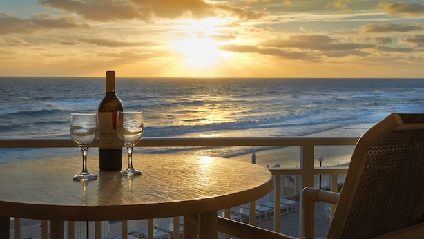 Outdoor dining - Relaxing Oceanfront Condo with Steps to Beach & Heated Pool 🌴 (Satellite Beach)