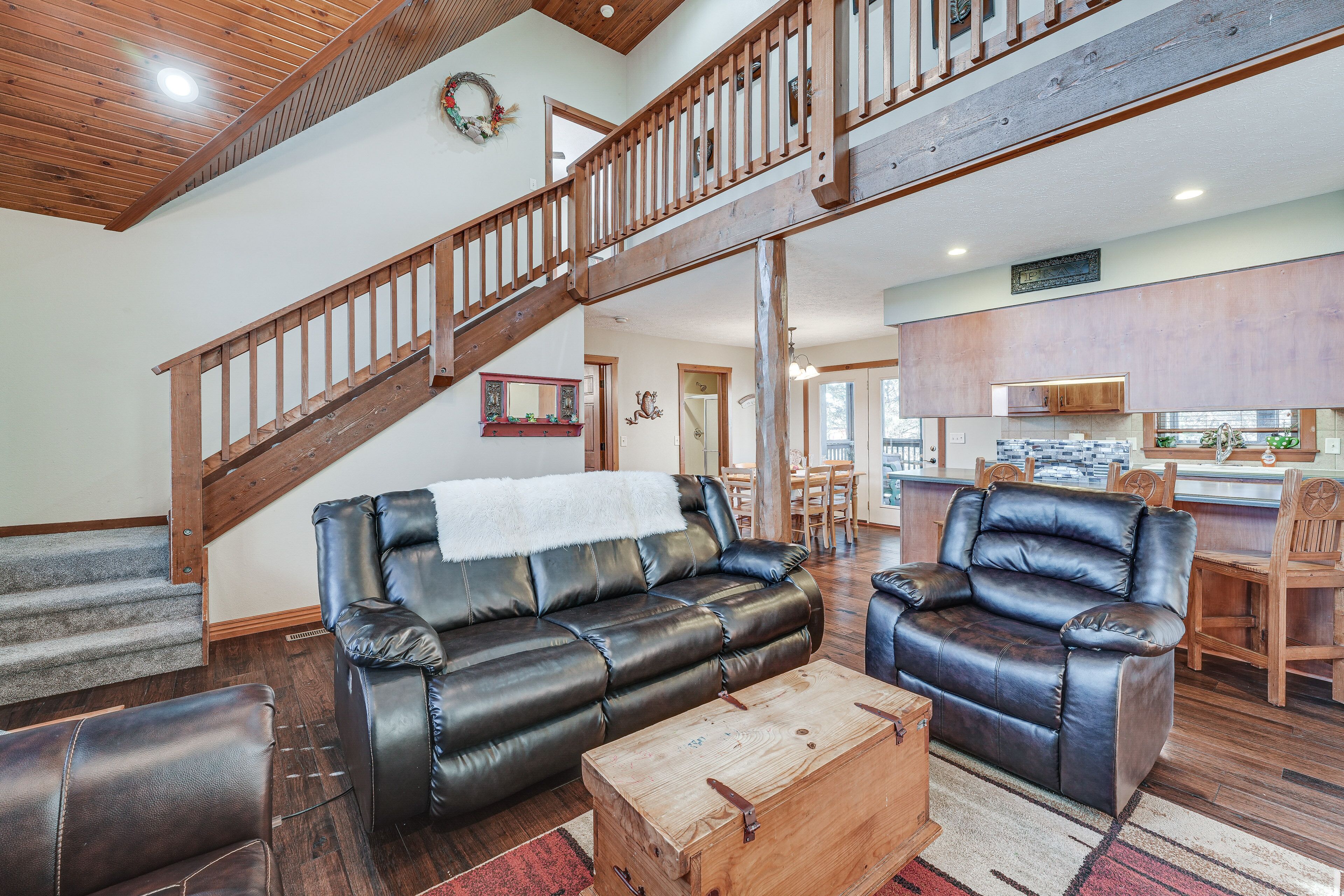 TV, fireplace, DVD player, books