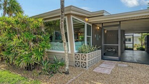 Terrace/patio - Heated Pool & Spa, FREE WiFi, Near AMI Beach & Village, Dog* (See Note) Friendly! (Anna Maria)