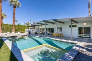 Lämmitetty uima-allas