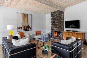 Smart TV, fireplace, DVD player