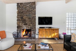 Smart TV, fireplace, DVD player