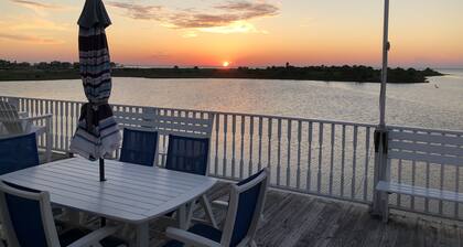 Fabulous Waterfront Fishing and Sunsets! Fish off the dock or bring your boat.