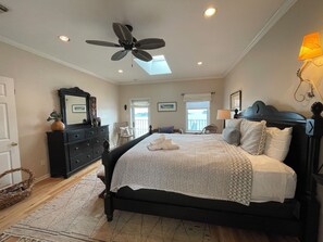 4 bedrooms, desk, iron/ironing board, travel crib -
Fabulous Waterfront Fishing and Sunsets! Fish off the dock or bring your boat. (Galveston)