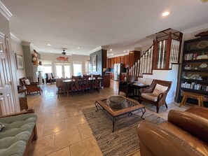 Smart TV, fireplace, table tennis, toys -
Fabulous Waterfront Fishing and Sunsets! Fish off the dock or bring your boat. (Galveston)