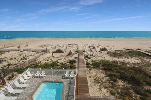 Private Pool, Beachfront, Quiet ~ Coastal Cove