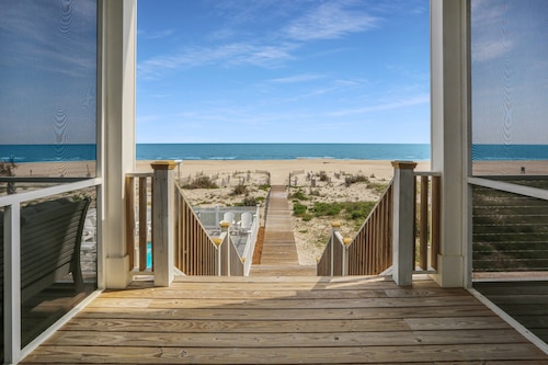 Private Pool, Beachfront, Quiet ~ Coastal Cove