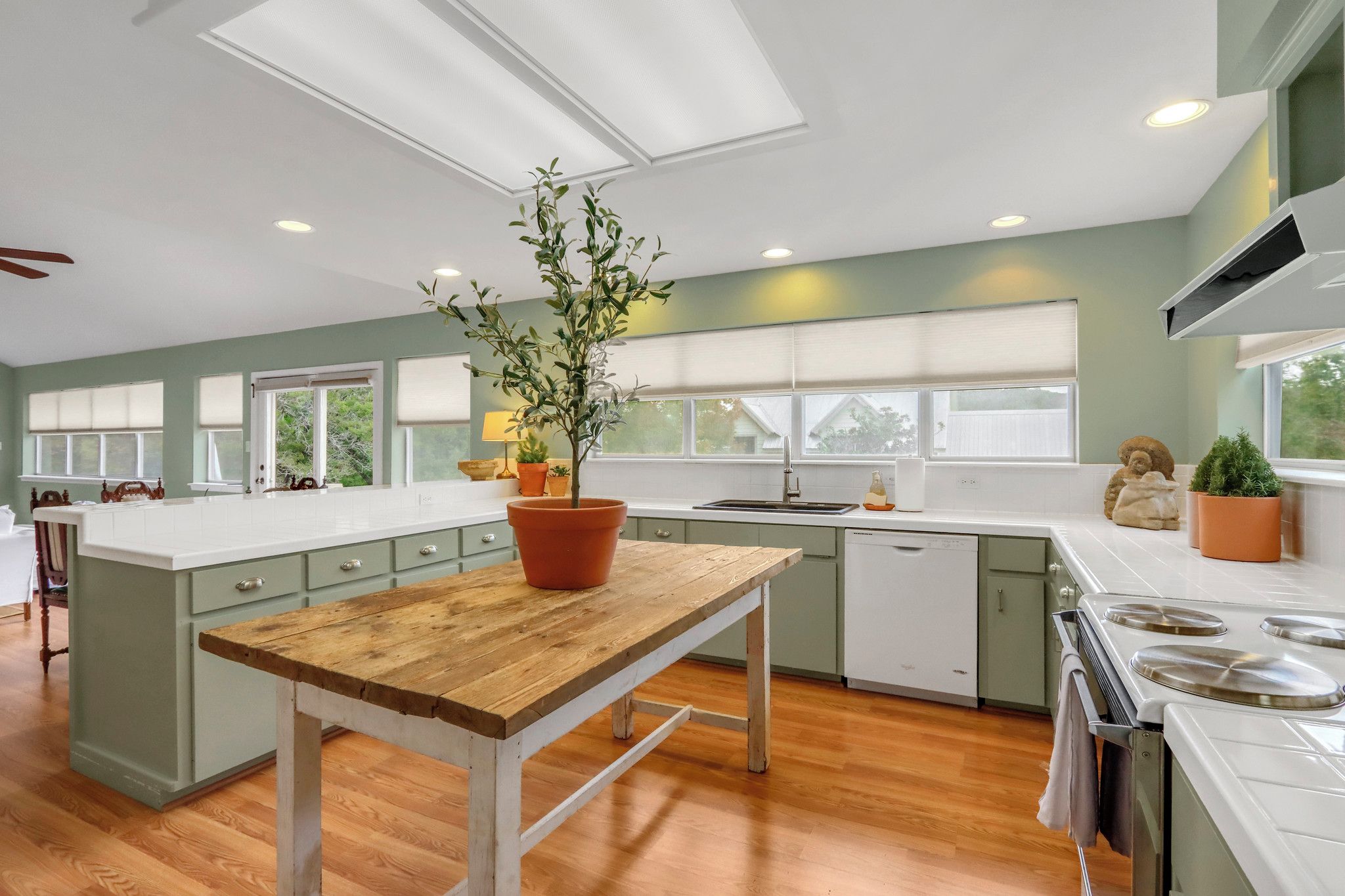Bright and spacious kitchen for preparing meals - Guest House