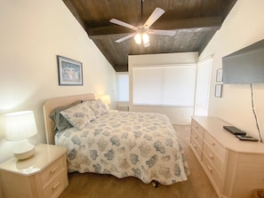 2 bedrooms, iron/ironing board, internet, bed sheets