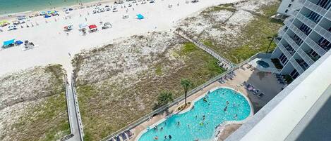 من حمّامات السباحة المغطاة، حمّام سباحة مُدفَّأ