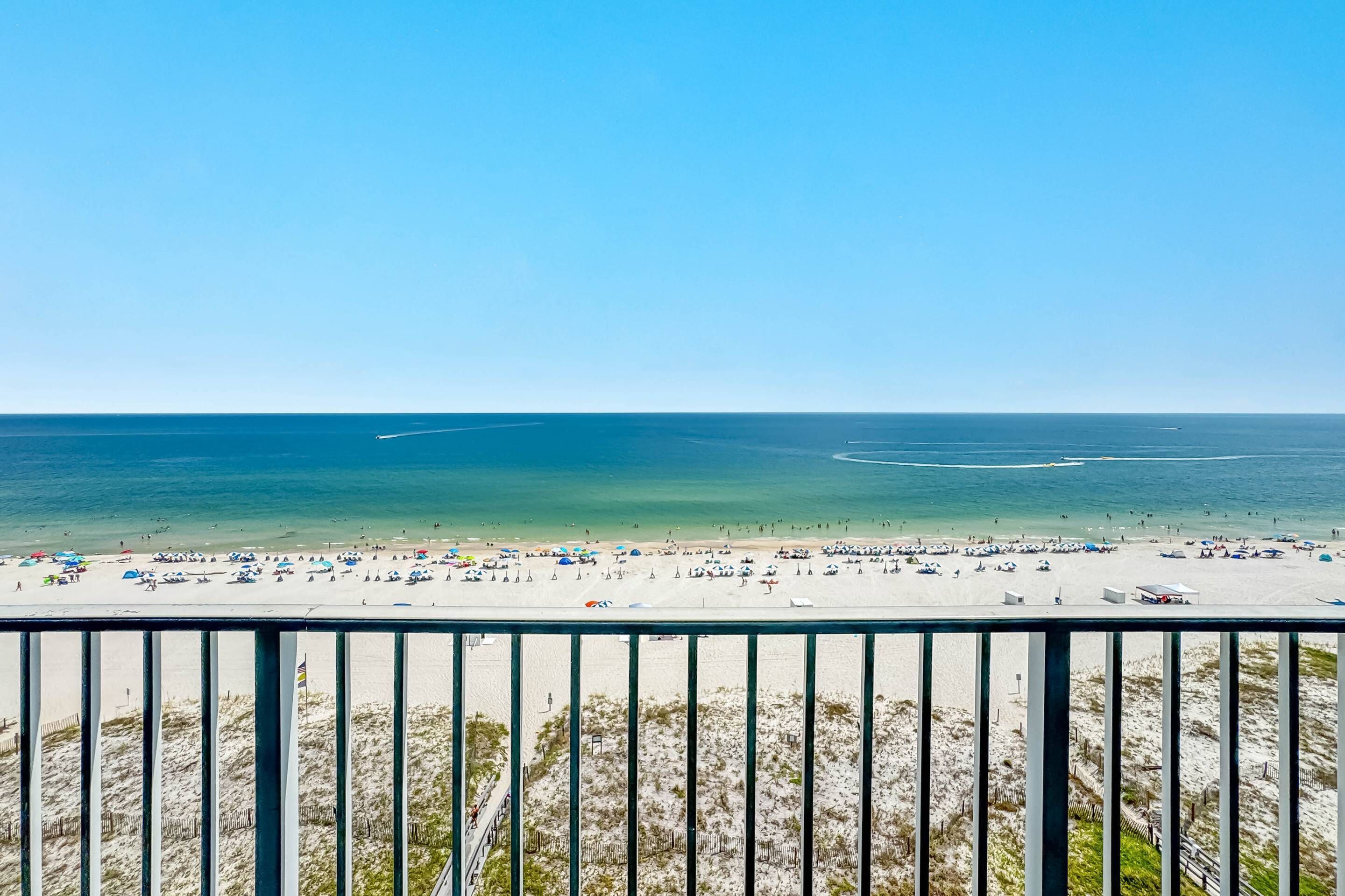 Accommodatie ligt op het strand, windsurfen, kajakken
