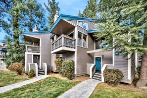 Exterior - Lakeland Village #495 - Steller's Jay’s Nest Hot Tubs, Beach (South Lake Tahoe)