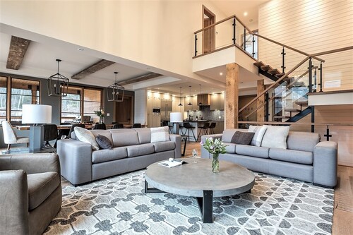 Havre 117 Tremblant | Luxurious & Modern | Ski-in Ski-out / Tremblant Living