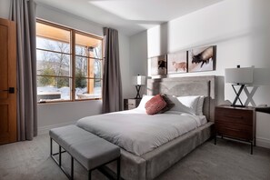 8 bedrooms, iron/ironing board, WiFi, bed sheets - Havre 117 Tremblant | Luxurious & Modern | Ski-in Ski-out / Tremblant Living (Mont-Tremblant)