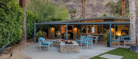 屋外ダイニングエリア