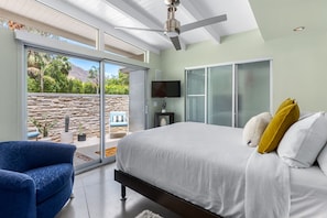 2 bedrooms, desk, iron/ironing board, free WiFi - Mesa Mid-Century – Chic Poolside Escape (Palm Springs)