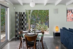Dining - Mesa Mid-Century – Chic Poolside Escape (Palm Springs)
