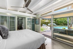2 Schlafzimmer, Schreibtisch