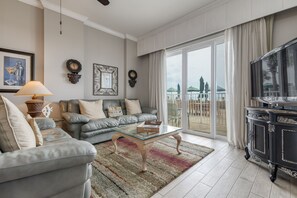 TV - Inn at Crystal Beach 103 by Salt Water Vacations (Destin)