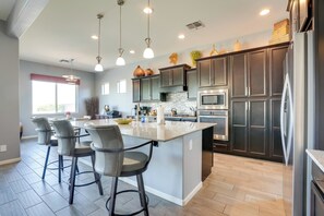 Fridge, microwave, stovetop, dishwasher