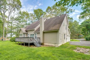 Exterior - Family Home w/ Deck ~ 2 Mi to Camelback Mountain! (Tannersville)