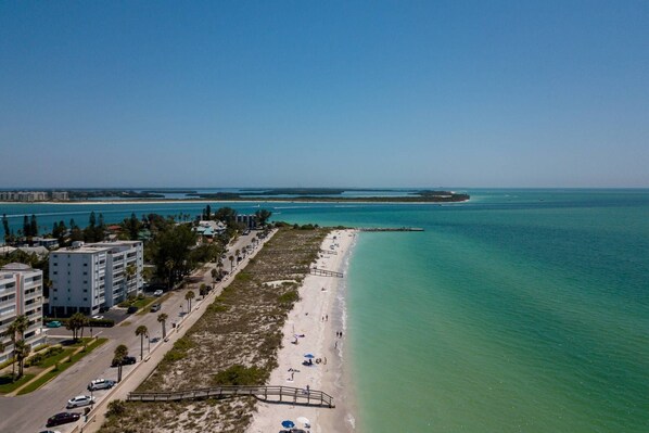 Beach nearby, beach towels, motor boating