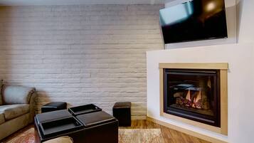 Smart TV, fireplace, Netflix, DVD player