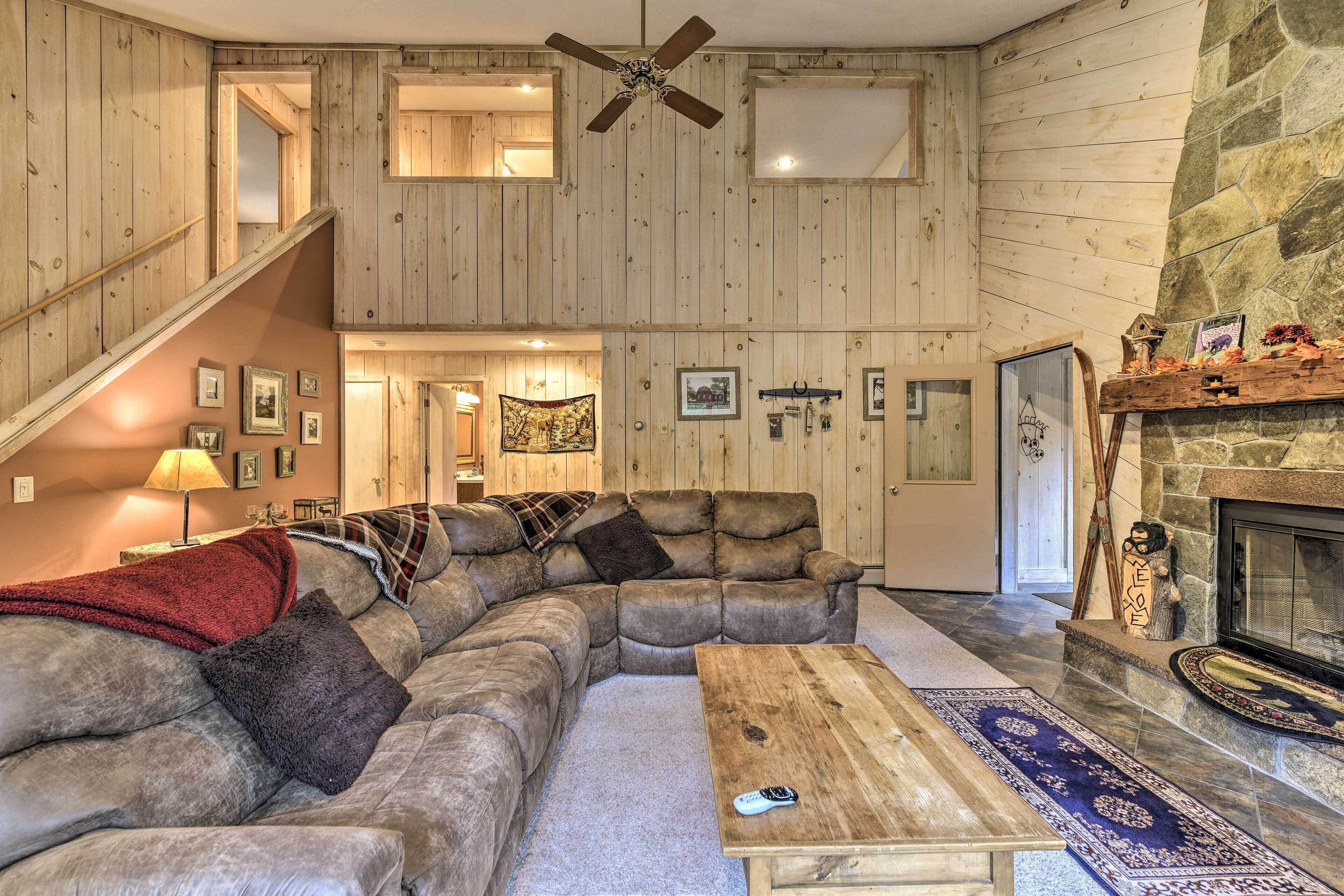 Dover Home: 7 Mi to Mount Snow Grand Summit Resort