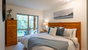 3 slaapkamers, een strijkplank/strijkijzer, wifi, beddengoed