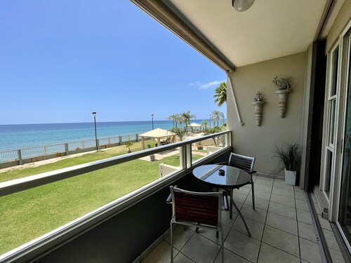 * Le meilleur de la région * Appartement de luxe face à la plage, Wi-Fi, A / C, télévision par câble