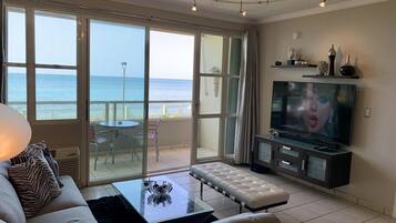 Smart-tv, een dvd-speler en een stereo