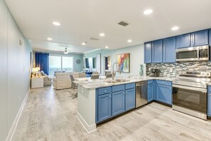 Fridge, microwave, stovetop, dishwasher