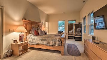 3 bedrooms, laptop workspace, iron/ironing board, internet
