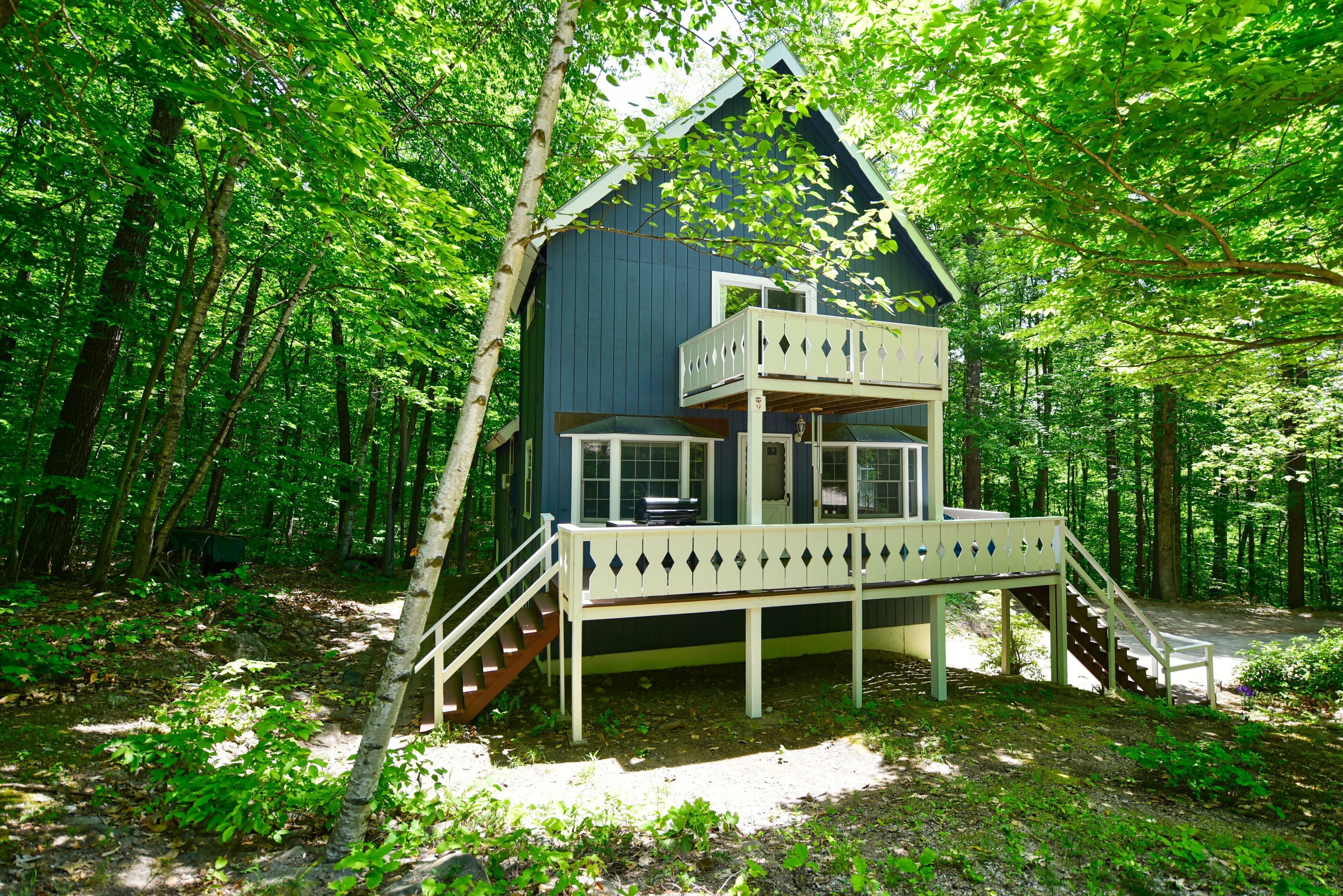 Charming 4-Season Getaway w/ Outdoor Fire Pit & Basement Game Room!