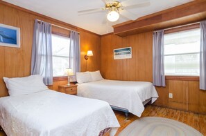 3 habitaciones, tabla de planchar con plancha, wifi y ropa de cama