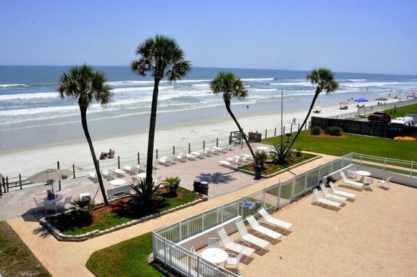 Property grounds - Updated 1/1 Unit with Direct Ocean View on the No Drive Beach in NSB! (New Smyrna Beach)