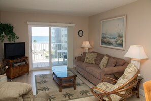 TV - Updated 1/1 Unit with Direct Ocean View on the No Drive Beach in NSB! (New Smyrna Beach)