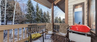 Teewinot D5: Teton Village- Beautiful- Top Floor- Sleeps 10- Pool Access