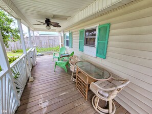 Outdoor dining - Beach Fun Starts at The Cottage & The Roost (Surf City)