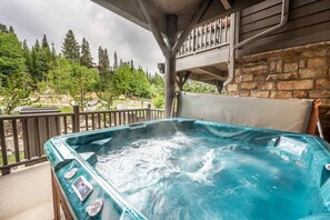 Outdoor spa tub - Memorial Day Sale | Save up to 30% on Park City Vacation Rentals (Park City)
