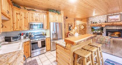 Steps to Deer Valley Silver Lake Lift | Private Hot Tub | Perfect for Families | 2 King Suites