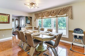 Dining - 'Hidden Paradise' on 5 Acres w/ Hot Tub & Deck! (Florissant)