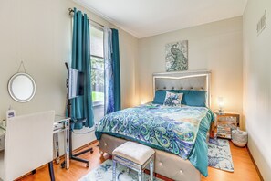 5 Schlafzimmer, Schreibtisch, Bügeleisen/Bügelbrett, Reisekinderbett
