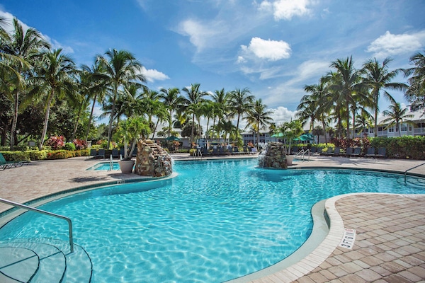 Resort Style Pool and Hot Tub in Community; Ample Seating and Loungers; Community Grill; Gym; Multiple Tennis Courts! Only a 2 Minute Walk from the Condo!