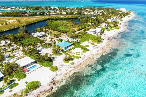 Thatch Hill: Beach House w/ Private Pool & Backyard Snorkeling, Walk to the Rum Point Club!