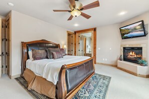 8 bedrooms, desk, iron/ironing board, free WiFi