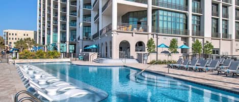 屋内プール、温水プール