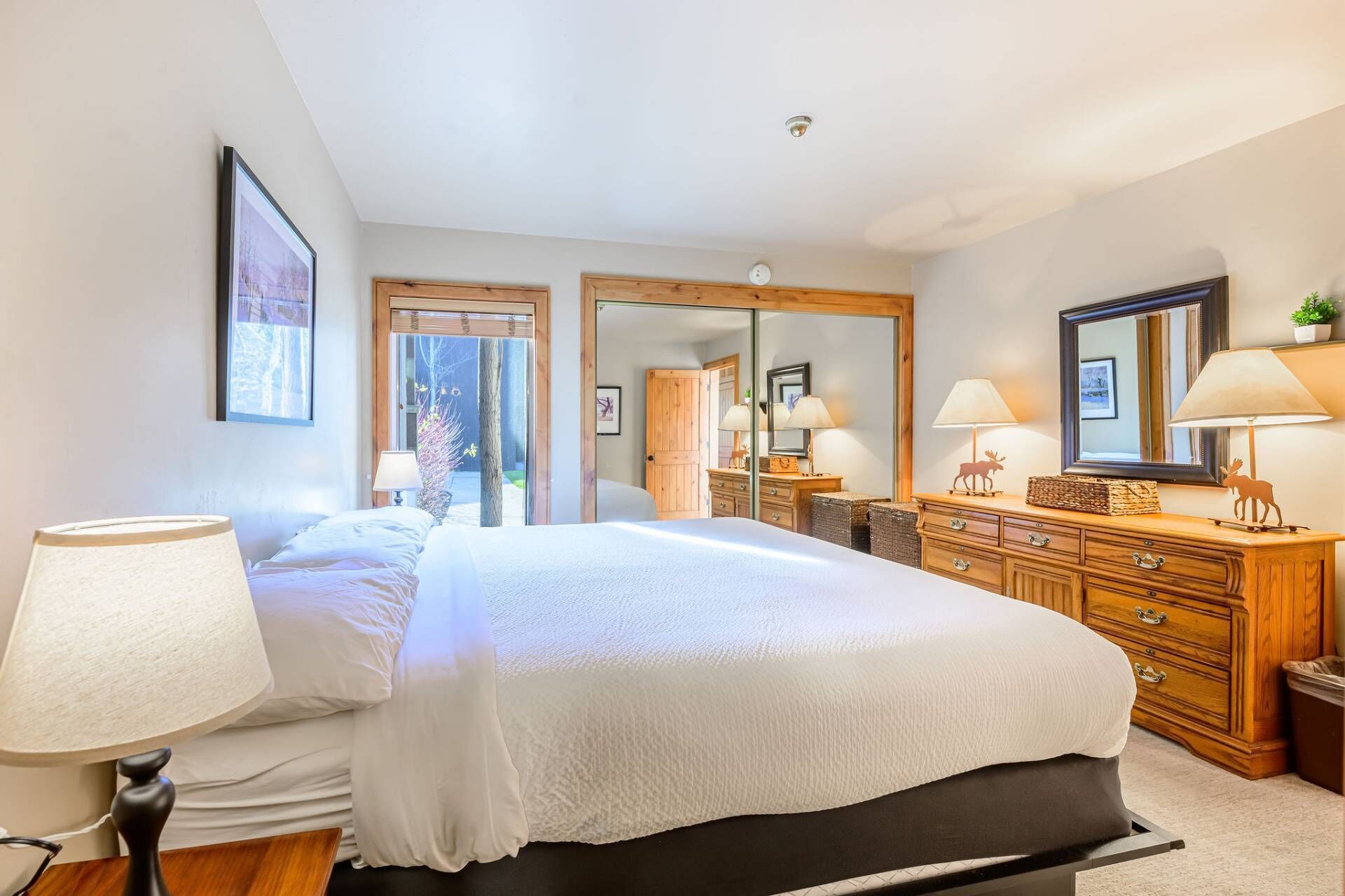 3 slaapkamers, een strijkplank/strijkijzer, gratis wifi, beddengoed
